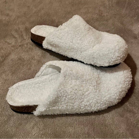 Dream Pairs - like new - White/Cream Birkenstock-like slippers, size 10 - Picture 3 of 8
